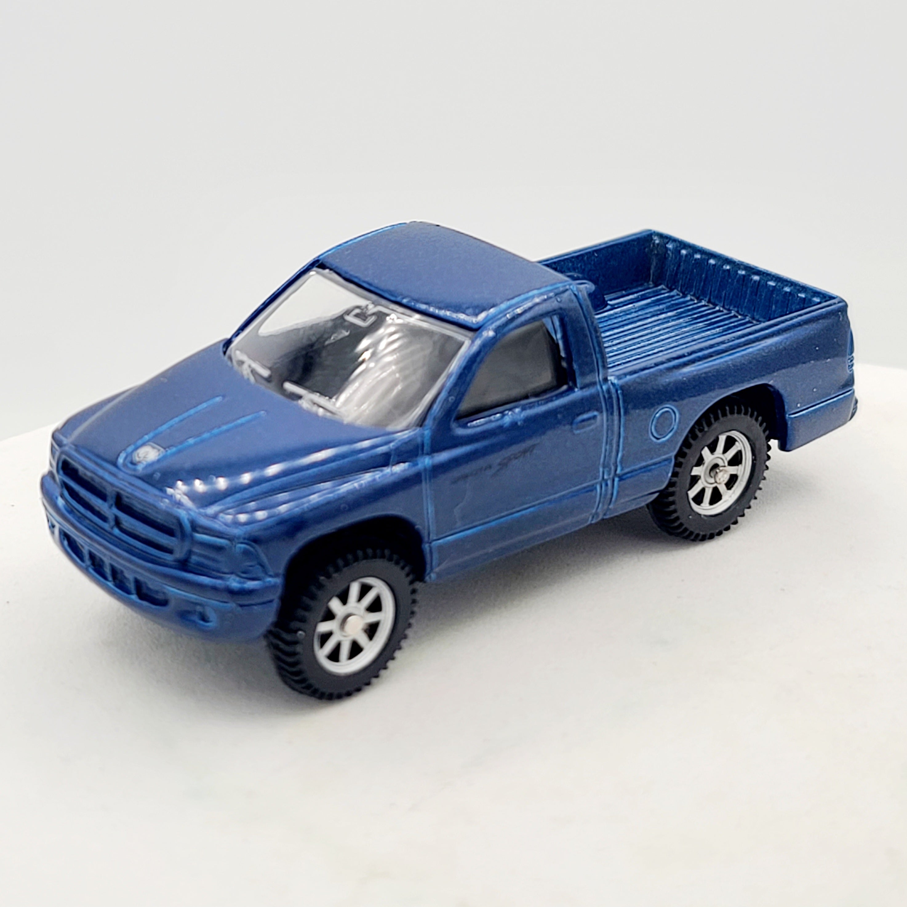 Maisto Dodge Dakota Sport Pickup Truck - Approx. 1:64, Blue (Speed Wheels / Road & Track)
